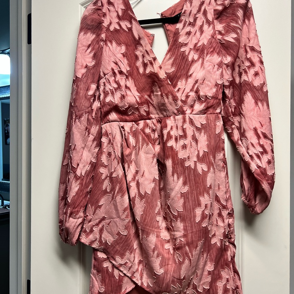 Elegant Pink Leaf Pattern Dress